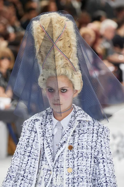 Look 180